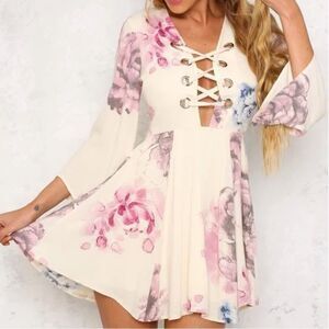 NWT Selfie Leslie Long sleeve floral dress